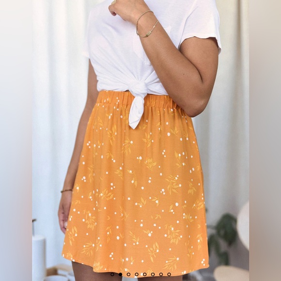 Yellow Lily mini skirt - Picture 2 of 3